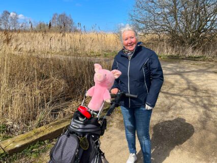 På vej til hul 4 - alle er med i dag!