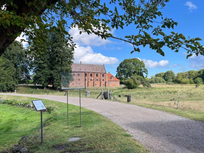 Foredrag og vandring til Esrum Kloster og Møllegård med Karsten Duus fra Gilleleje Golfklub.